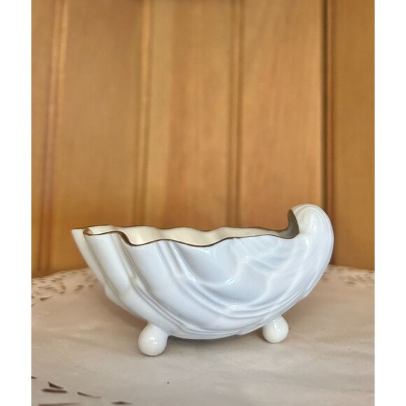 MMA Porcelain Oyster Feeder Vintage White Shell-Shaped Ceramic Footed Dish Gold - Picture 1 of 7